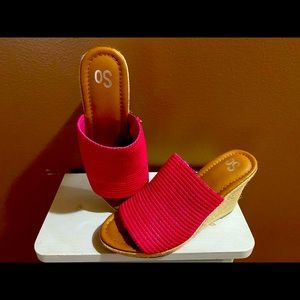 Brand new cloth wedge slides pink in color. Size 8.